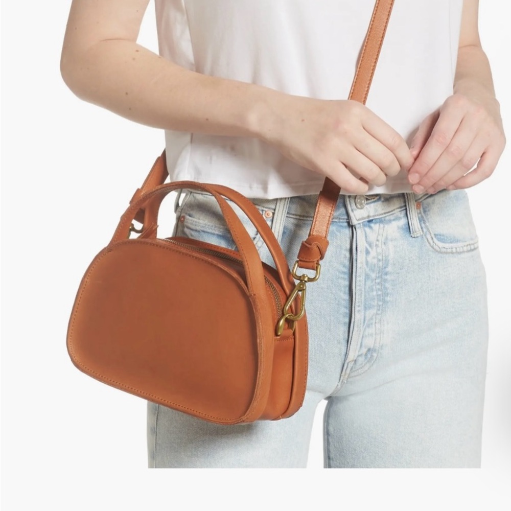 The Sydney Zip Top Crossbody Bag
Madewell